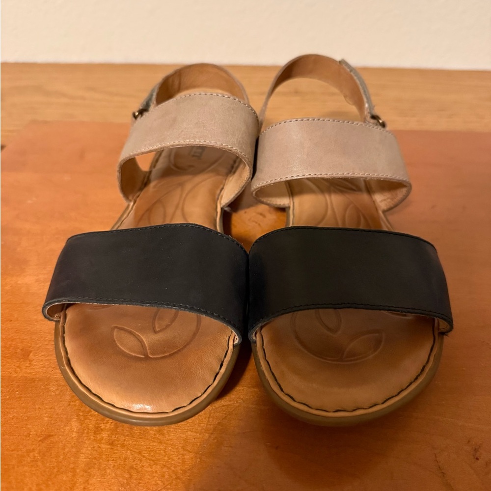 Born Women's Black and Tan Sandals